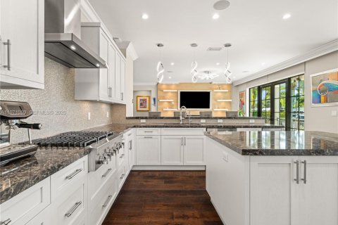 House in Pompano Beach, Florida 5 bedrooms, 328.32 sq.m. № 2032796 - photo 21