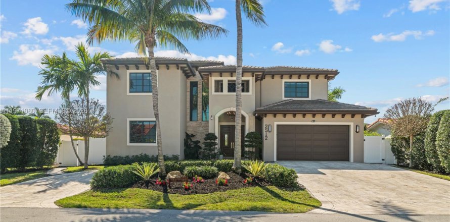 House in Pompano Beach, Florida 5 bedrooms, 328.32 sq.m. № 2032796