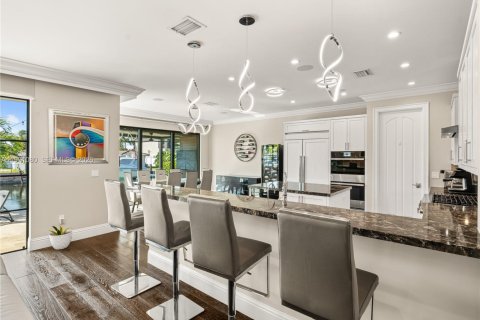 House in Pompano Beach, Florida 5 bedrooms, 328.32 sq.m. № 2032796 - photo 17