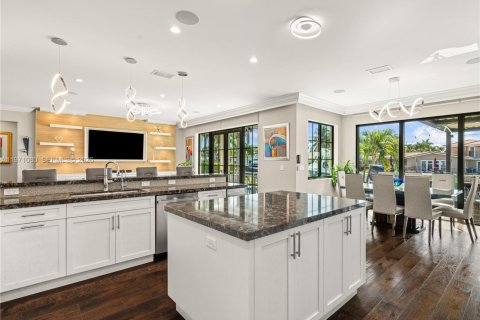 House in Pompano Beach, Florida 5 bedrooms, 328.32 sq.m. № 2032796 - photo 19