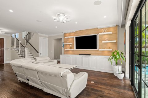 House in Pompano Beach, Florida 5 bedrooms, 328.32 sq.m. № 2032796 - photo 12