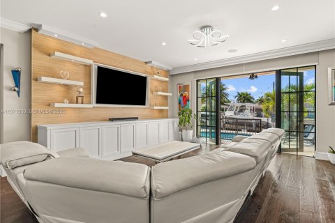 House in Pompano Beach, Florida 5 bedrooms, 328.32 sq.m. № 2032796 - photo 16