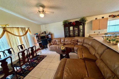 House in Kissimmee, Florida 3 bedrooms, 158.31 sq.m. № 2210407 - photo 19