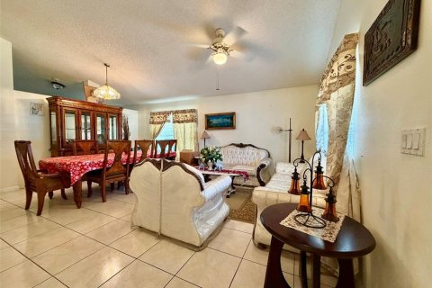 House in Kissimmee, Florida 3 bedrooms, 158.31 sq.m. № 2210407 - photo 3