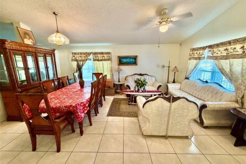 House in Kissimmee, Florida 3 bedrooms, 158.31 sq.m. № 2210407 - photo 4