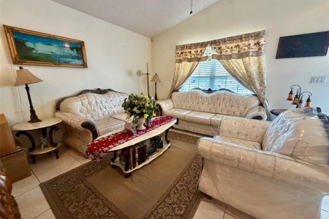 House in Kissimmee, Florida 3 bedrooms, 158.31 sq.m. № 2210407 - photo 5