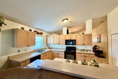 House in Kissimmee, Florida 3 bedrooms, 158.31 sq.m. № 2210407 - photo 15
