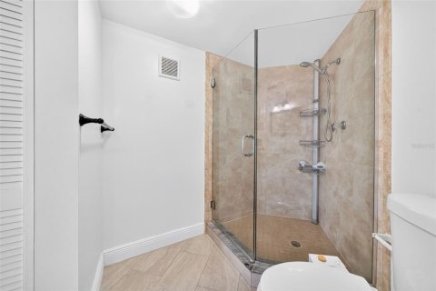 Condo in Orlando, Florida, 2 bedrooms  № 2391440 - photo 23