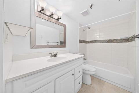 Condo in Orlando, Florida, 2 bedrooms  № 2391440 - photo 14