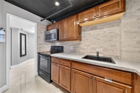 Condo in Orlando, Florida, 2 bedrooms  № 2391440 - photo 7