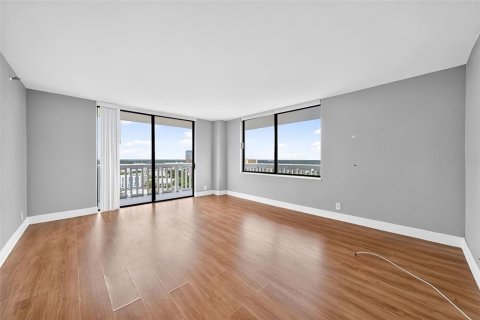 Condo in Orlando, Florida, 2 bedrooms  № 2391440 - photo 20
