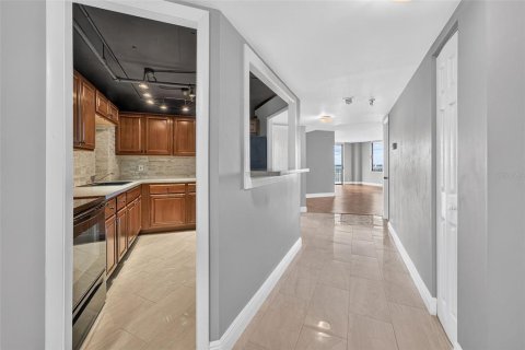 Condo in Orlando, Florida, 2 bedrooms  № 2391440 - photo 16