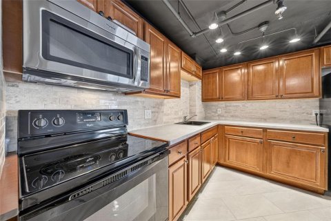 Condo in Orlando, Florida, 2 bedrooms  № 2391440 - photo 8