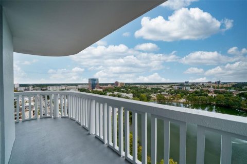 Condo in Orlando, Florida, 2 bedrooms  № 2391440 - photo 10