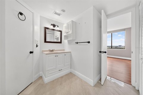 Condo in Orlando, Florida, 2 bedrooms  № 2391440 - photo 13