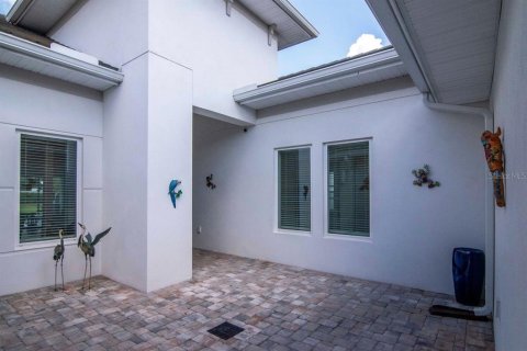 House in Wesley Chapel, Florida 4 bedrooms, 323.58 sq.m. № 2223182 - photo 3