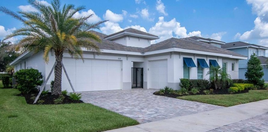 House in Wesley Chapel, Florida 4 bedrooms, 323.58 sq.m. № 2223182