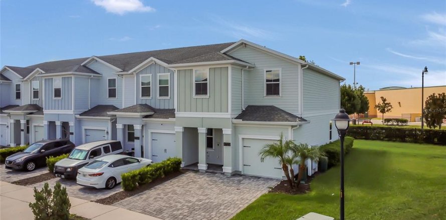 Adosado en Kissimmee, Florida 3 dormitorios, 166.95 m2 № 1869635