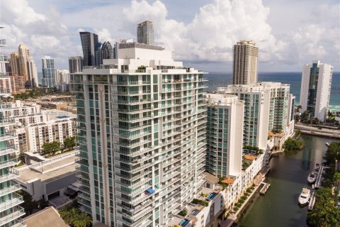 Condo in Sunny Isles Beach, Florida, 3 bedrooms  № 1923707 - photo 28