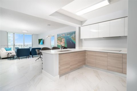 Condo in Sunny Isles Beach, Florida, 3 bedrooms  № 1923707 - photo 12