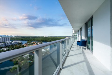 Condo in Sunny Isles Beach, Florida, 3 bedrooms  № 1923707 - photo 26