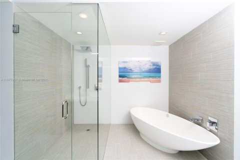 Condo in Sunny Isles Beach, Florida, 3 bedrooms  № 1923707 - photo 19