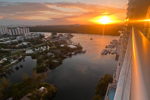 Condo in Sunny Isles Beach, Florida, 3 bedrooms  № 1923707 - photo 1
