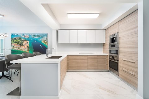 Condo in Sunny Isles Beach, Florida, 3 bedrooms  № 1923707 - photo 13