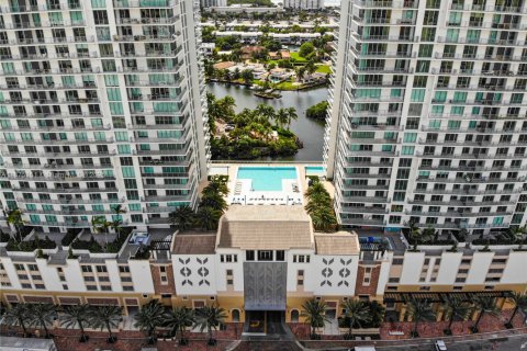 Condo in Sunny Isles Beach, Florida, 3 bedrooms  № 1923707 - photo 30