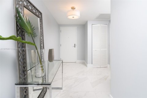 Condo in Sunny Isles Beach, Florida, 3 bedrooms  № 1923707 - photo 24