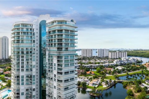 Condo in Sunny Isles Beach, Florida, 3 bedrooms  № 1923707 - photo 29