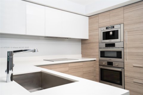 Condo in Sunny Isles Beach, Florida, 3 bedrooms  № 1923707 - photo 14