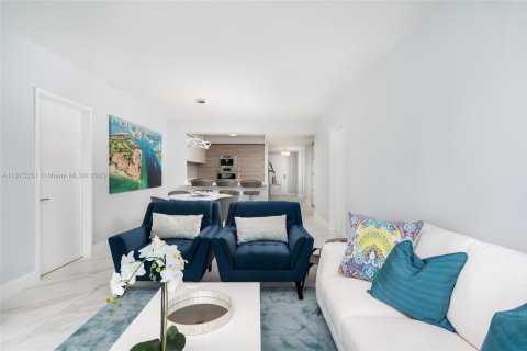 Condo in Sunny Isles Beach, Florida, 3 bedrooms  № 1923707 - photo 16