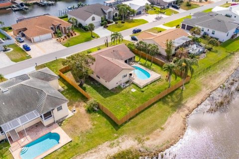 House in Apollo Beach, Florida 3 bedrooms, 165.37 sq.m. № 1517104 - photo 6