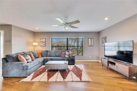 House in Apollo Beach, Florida 3 bedrooms, 165.37 sq.m. № 1517104 - photo 14