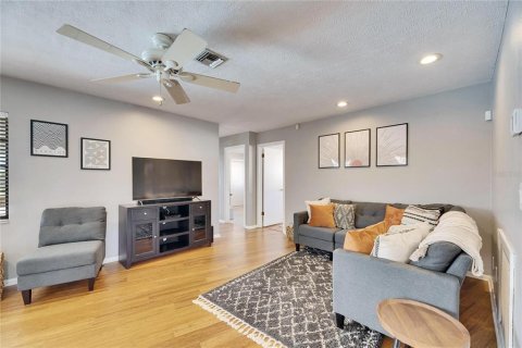 House in Apollo Beach, Florida 3 bedrooms, 165.37 sq.m. № 1517104 - photo 27
