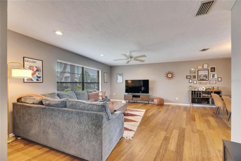House in Apollo Beach, Florida 3 bedrooms, 165.37 sq.m. № 1517104 - photo 13