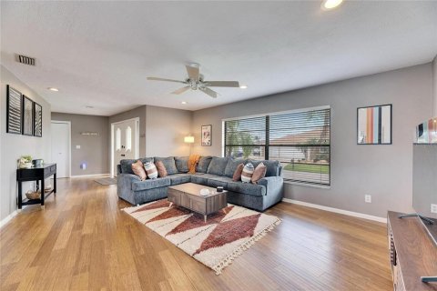 House in Apollo Beach, Florida 3 bedrooms, 165.37 sq.m. № 1517104 - photo 16