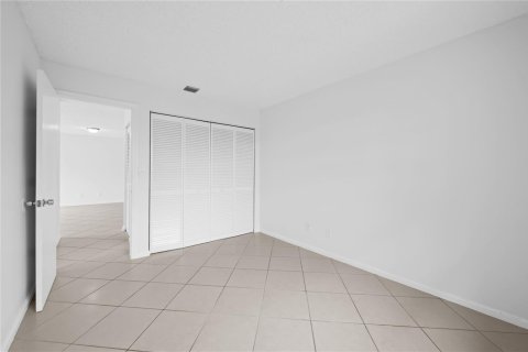 Купить кондоминиум в Санрайз, Флорида 3 комнаты, 110.09м2, № 2186885 - фото 12