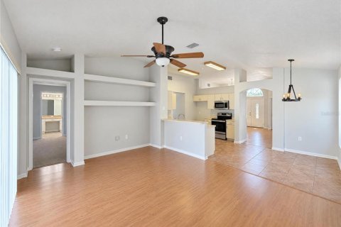 Villa ou maison à vendre à Land O' Lakes, Floride: 3 chambres, 174.01 m2 № 2434474 - photo 10