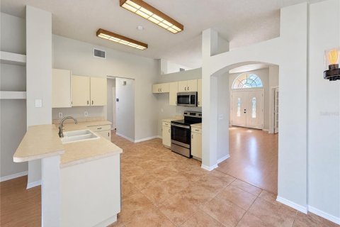 Villa ou maison à vendre à Land O' Lakes, Floride: 3 chambres, 174.01 m2 № 2434474 - photo 2