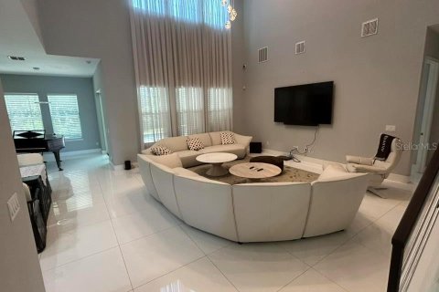 House in Orlando, Florida 5 bedrooms, 382.85 sq.m. № 1885619 - photo 8