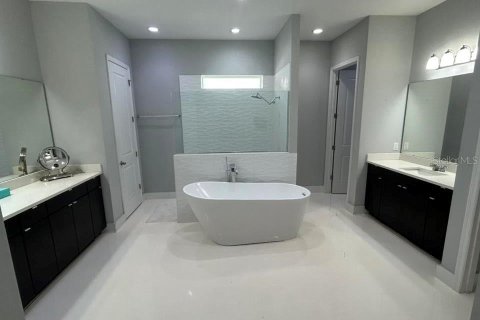 House in Orlando, Florida 5 bedrooms, 382.85 sq.m. № 1885619 - photo 13