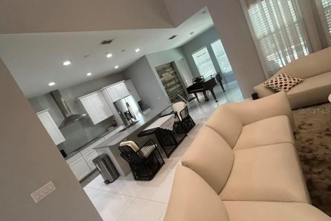 House in Orlando, Florida 5 bedrooms, 382.85 sq.m. № 1885619 - photo 9
