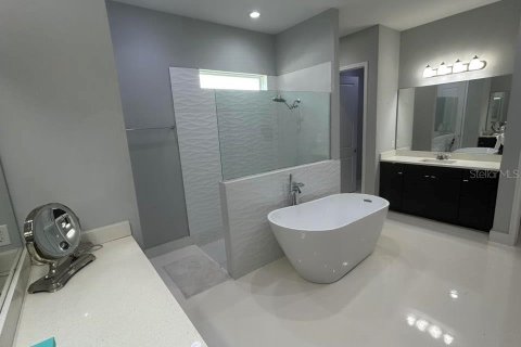 House in Orlando, Florida 5 bedrooms, 382.85 sq.m. № 1885619 - photo 15