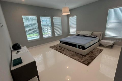 House in Orlando, Florida 5 bedrooms, 382.85 sq.m. № 1885619 - photo 17
