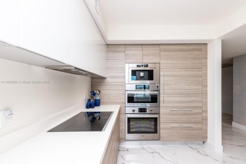 Condominio en venta en Sunny Isles Beach, Florida, 2 dormitorios, 143.16 m2 № 1935329 - foto 14
