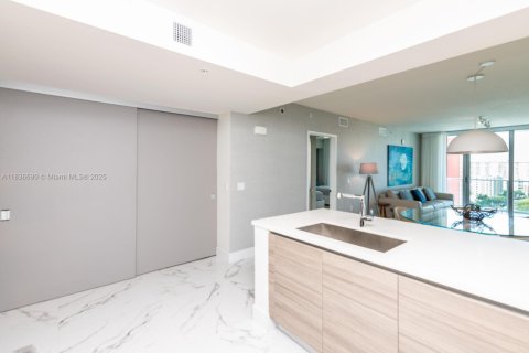 Condominio en venta en Sunny Isles Beach, Florida, 2 dormitorios, 143.16 m2 № 1935329 - foto 18