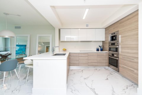 Condominio en venta en Sunny Isles Beach, Florida, 2 dormitorios, 143.16 m2 № 1935329 - foto 9
