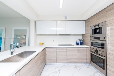 Condominio en venta en Sunny Isles Beach, Florida, 2 dormitorios, 143.16 m2 № 1935329 - foto 15